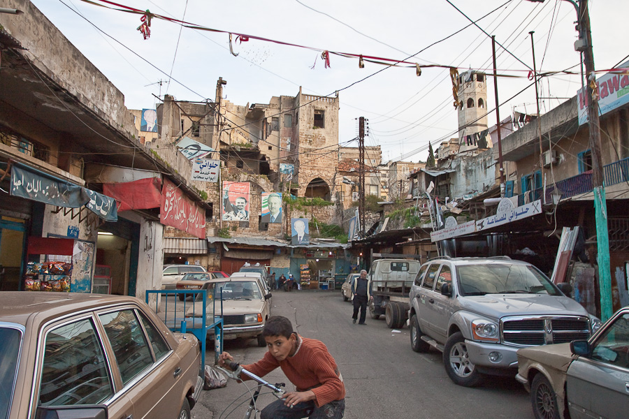 Old streets of Tripoli (Tripolis), Lebanon. Древние улицы Триполи, Ливан. Машины, велосипедист