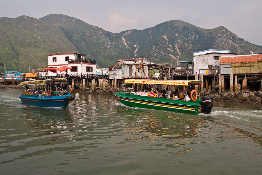 Tai O, Lantau Island, Hong Kong. Тай О, Лантау, Гонконг. Water taxi. Речные/морские такси.