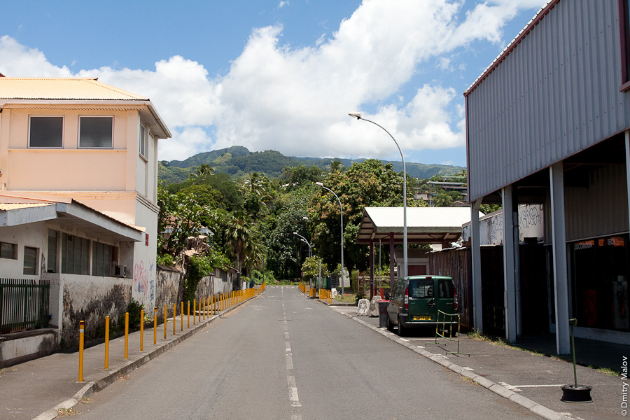 Papeete streets, Tahiti, French Polynesia. Улицы города Папеэте, Таити, Французская Полинезия.
