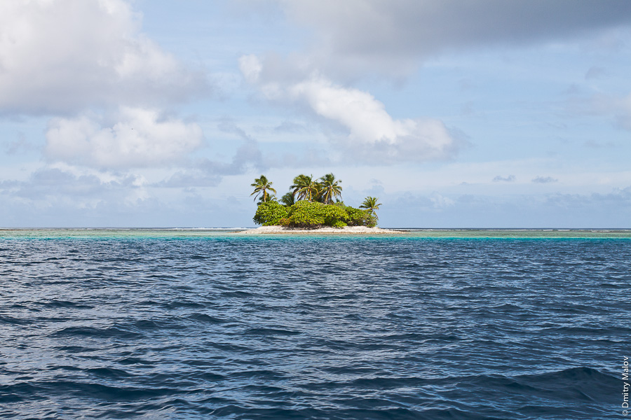 Маршалловы острова, внешние острова атолла Маджуро, моту, лагуна, океан. Marshall Islands, Majuro Atoll outer islands, motu, lagoon, ocean