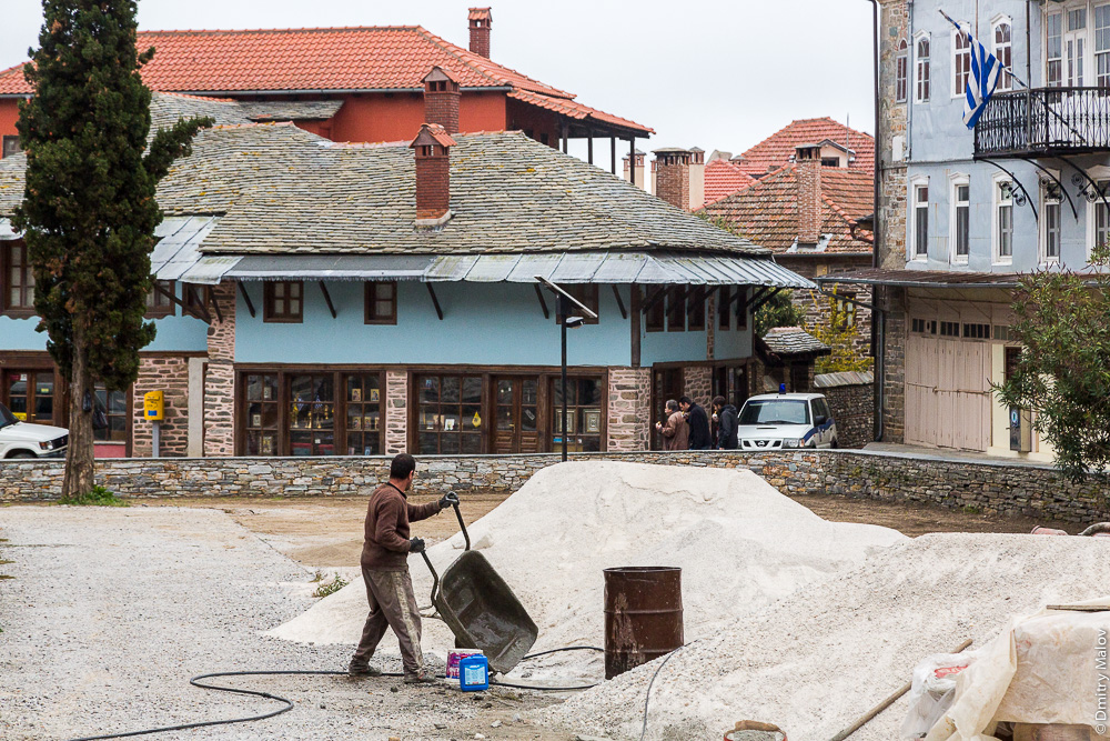 Строительство и реконструкция на улице, город Карея (Кариес), Святая Гора Афон