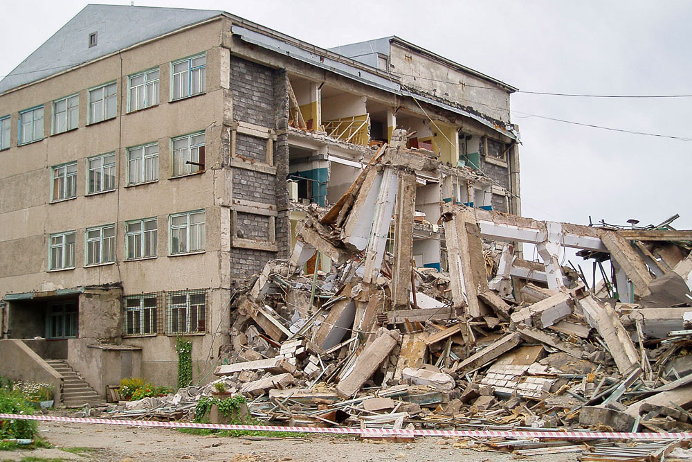 Последствия землетрясения в Невельске, Сахалин. After the earthquake in Nevelsk, Sakhalin, Russia. 2007