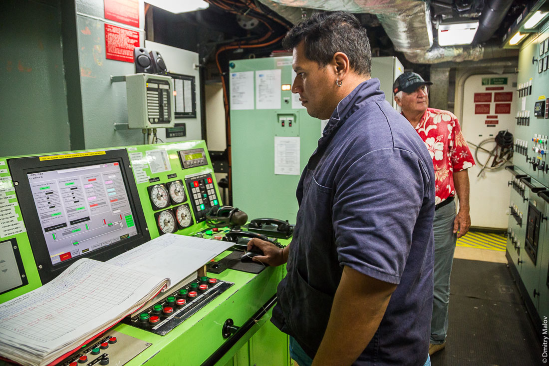 Внутри корабля Tuhaa Pae IV, Французская Полинезия. Машинное отделение. Inside of the ship Tuhaa Pae IV, French Polynesia. The Engine room."