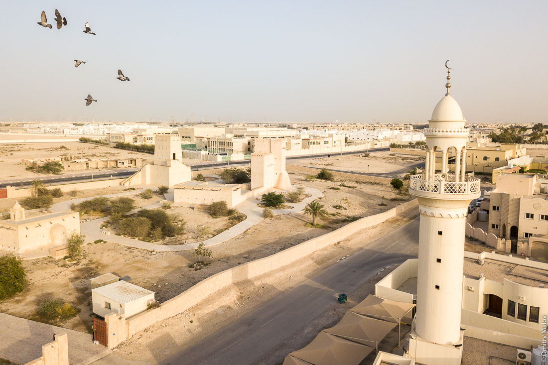 Barzan Towers aerial drone photo, Umm Salal Mohammed Fort Towers, Qatari Watchtowers, near Doha, Qatar. Сторожевые башни Барзан, около Дохи, Катар