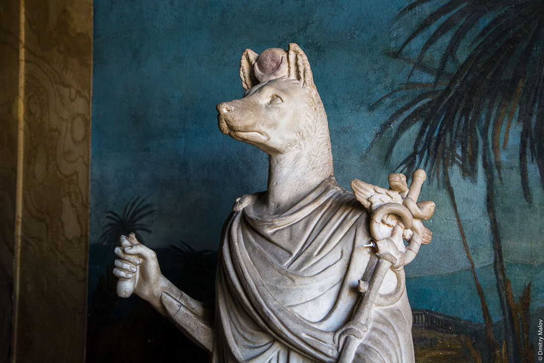 Белая мраморная статуя Анубиса, Григорианский Египетский музей, Ватикан. Statue of Hermanubis, white marble, in Vatican Museum - Egypt Collection 