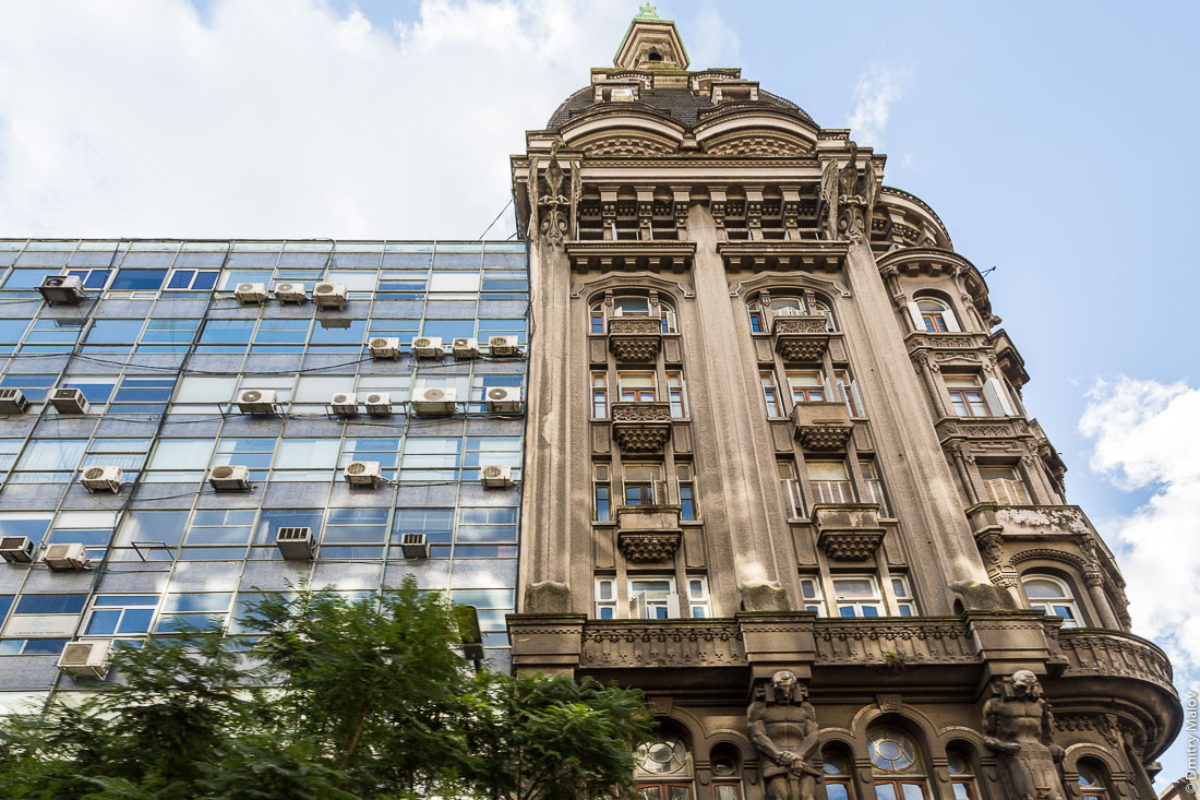 New and old buildings in the center of Buenos Aires, Argentina. Новые и старые здания в центре Буэнос-Айреса, Аргентина.