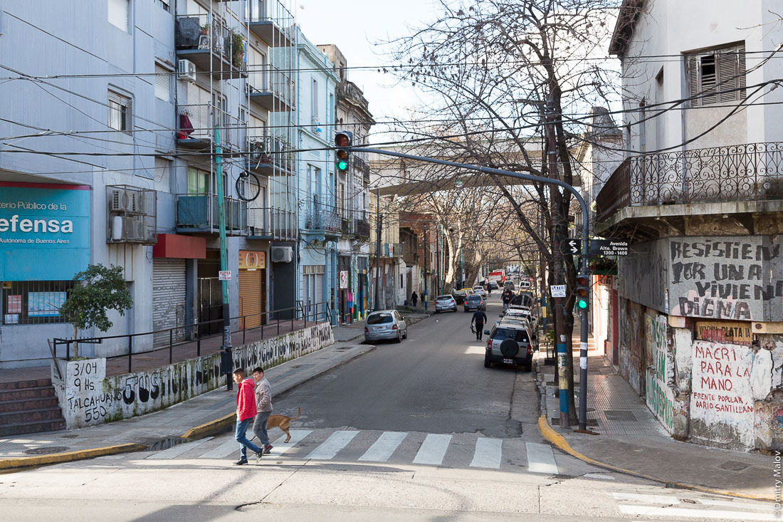 Улицы района Ла-Бока, Буэнос-Айрес, Аргентина. Streets of La Boca, Buenos Aires, Argentina.