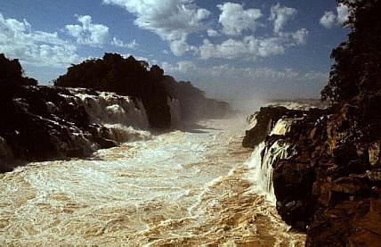 Водопад Сальто де Сети-Кедас, водопад Гуайра, Бразилия, Парагвай. Salto de Sete Quedas, Saltos del Guairá, Guaíra Falls, Brazil, Paraguay