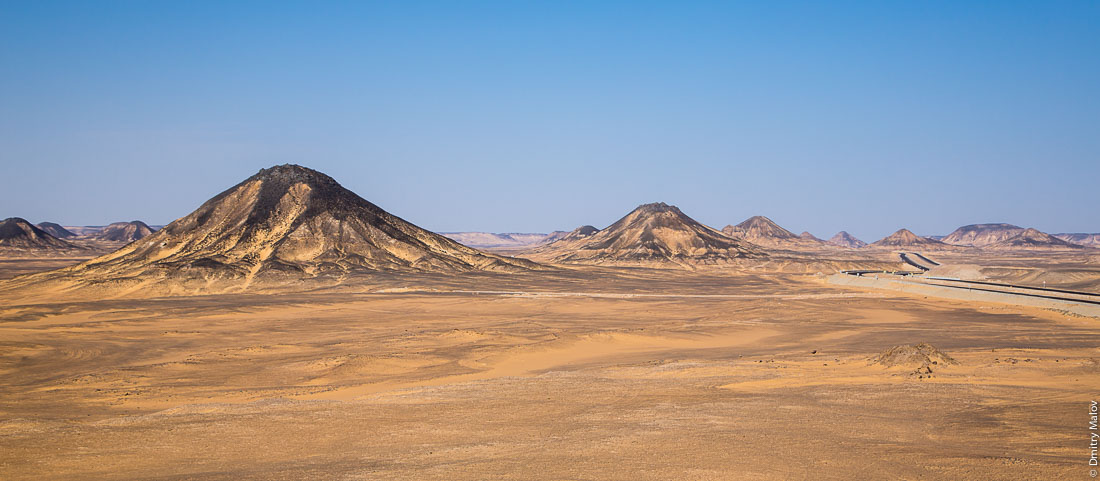 Black desert, Al-Bawiti, Oasis of Bahariya, Western Desert, Sahara, Egypt. Черная пустыня, Аль-Бавити, Оазис Бахария, Западная пустыня, Сахара, Египет.