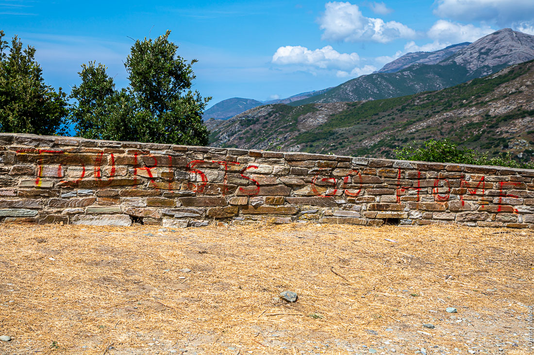 Tourists go home graffity, Corsica