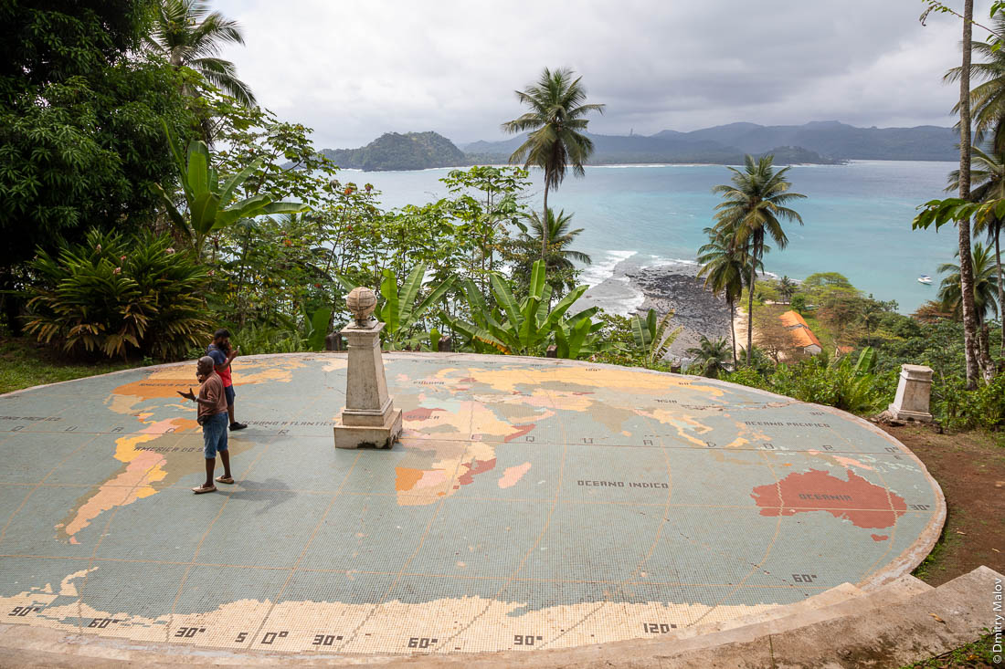 Остров Ролаш, монумент, знак, отмечающий экватор, Сан-Томе и Принсипи, Африка