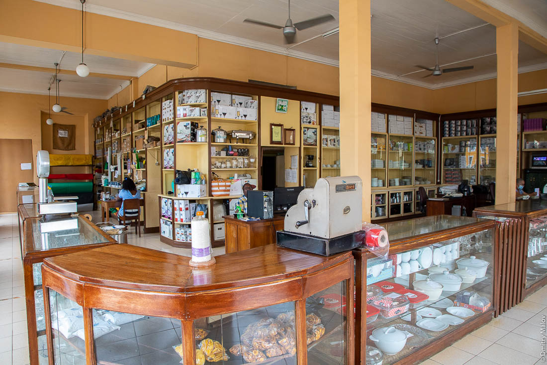 В магазине, исторический интерьер, столица Сан-Томе и Принсипи