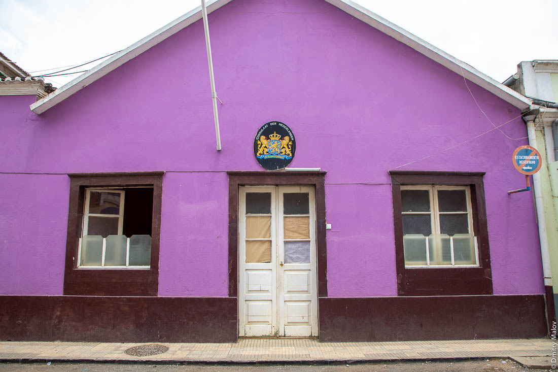 Закрытое и заброшенное консульство Нидерландов, столица Сан-Томе и Принсипи