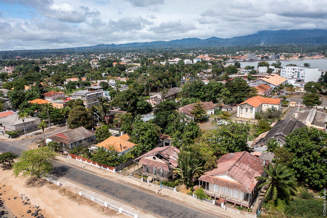 Аэрофтосъемка, фото с дрона, вид на город Сан-Томе с высоты птичьего полёта, столицу Сан-Томе и Принсипи